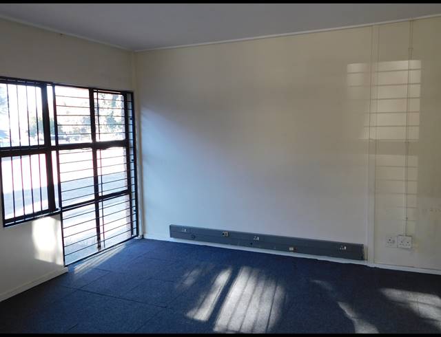 106M² OFFICE TO LET IN FERNDALE